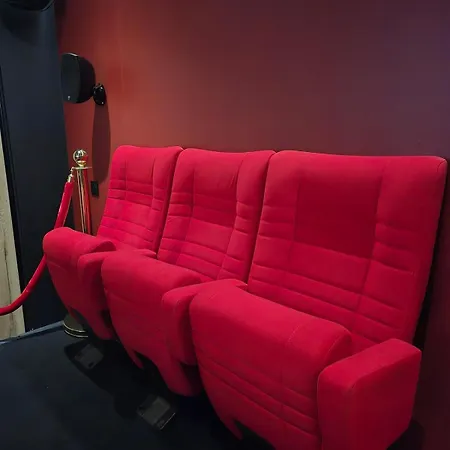 Hollywood Jacuzzi - Cinema Apartment Chateau-Thierry