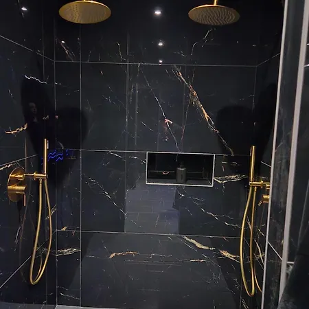 Hollywood Jacuzzi - Cinema