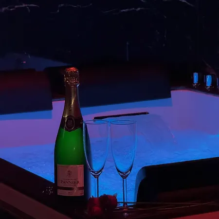 Hollywood Jacuzzi - Cinéma *