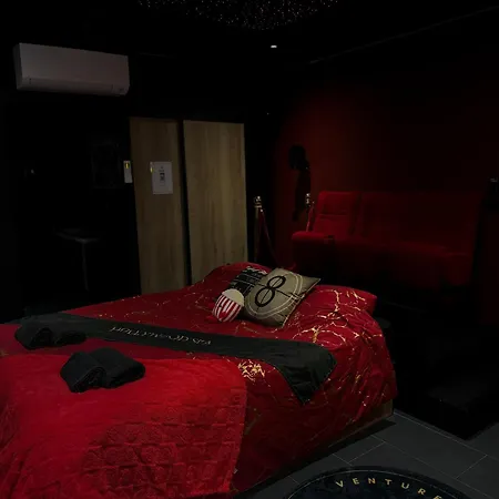 Hollywood Jacuzzi - Cinéma