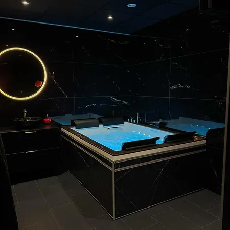 Hollywood Jacuzzi - Cinéma Appartement