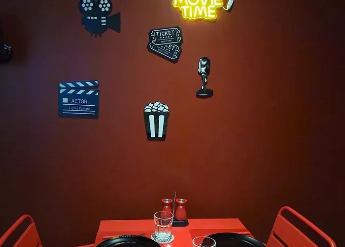 Hollywood Jacuzzi - Cinema Apartment *